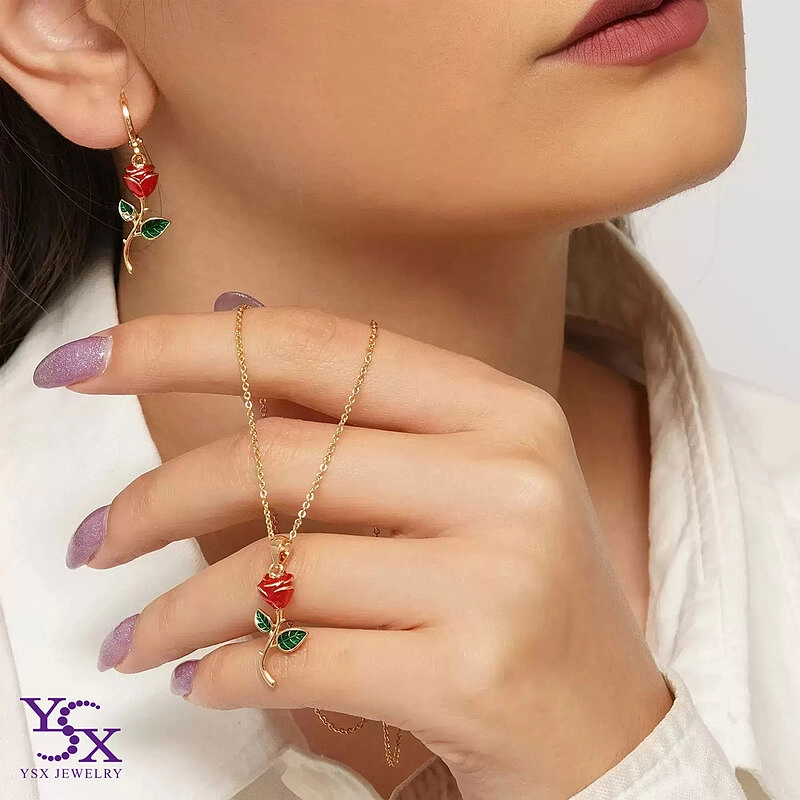 3. خرید اینترنتی نیم‌ست دخترانه گل رز با رنگ ثابت و ضد حساسیت