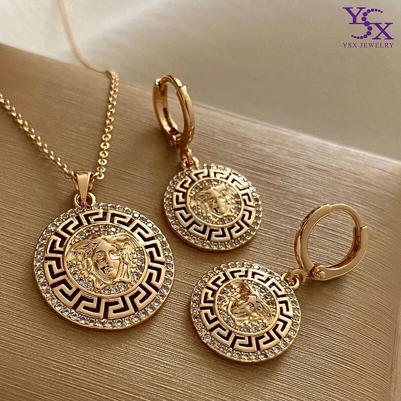 خرید نیم‌ست ورساچه زنانه با طراحی شبیه طلا و نگین‌کاری خاص