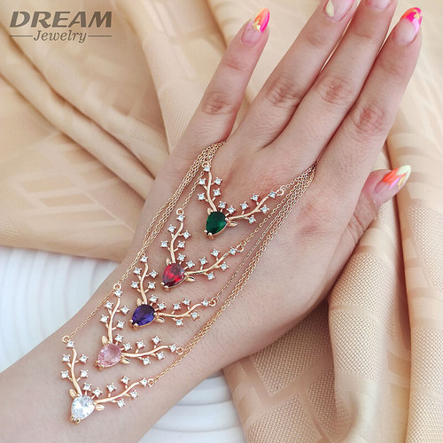سفارش آنلاین گردنبند نمادین DREAM در پنج رنگ متنوع و طراحی خاص الهامگرفته از طبیعت.